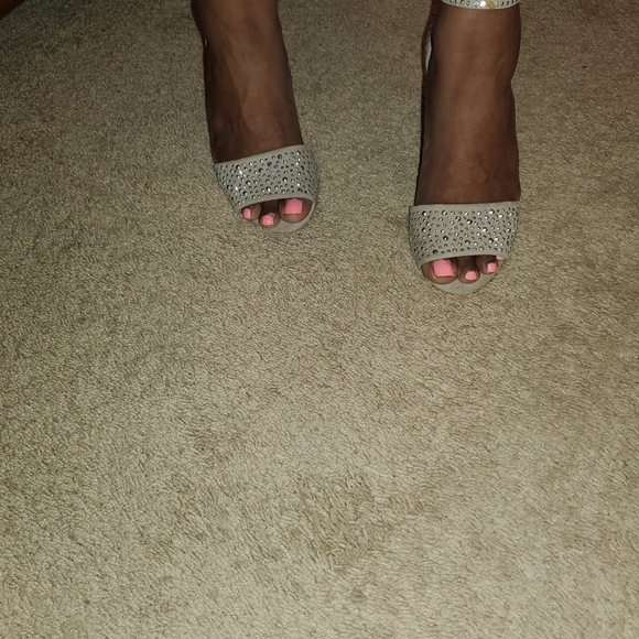 Steve Madden Taupe sparkly Heels. - Picture 8 of 10